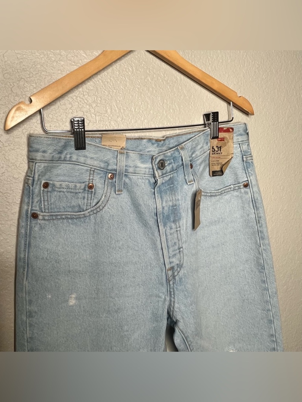 NEW Levi’s 501 Original Fit Light Wash Jeans 29x28 Distressed Straight Leg NWT - Picture 2 of 11